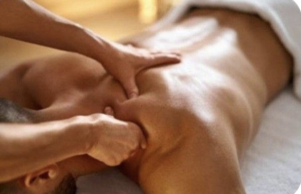 Massage sportif par Félicita Rose Massothérapeute à domicile à Monaco et ses environs Roquebrune Cap Martin, Cap d'Ail et Menton. Préparation est récupération musculaire par Félicita Rose Massothérapeute.